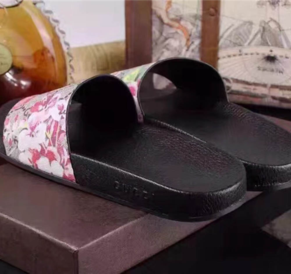 Gucci Vogel- und Blumen-Flip-Flops - EUR FASHION