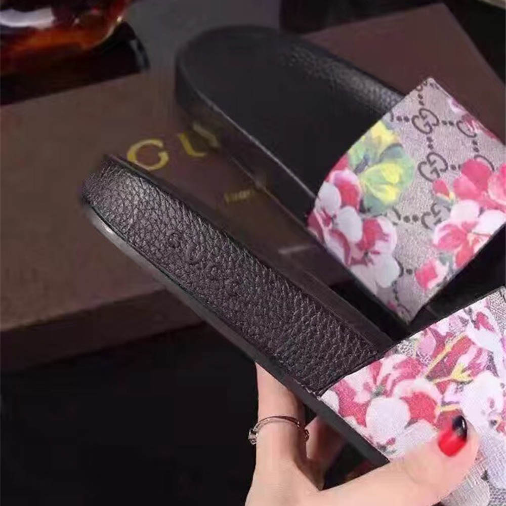 Gucci Vogel- und Blumen-Flip-Flops - EUR FASHION