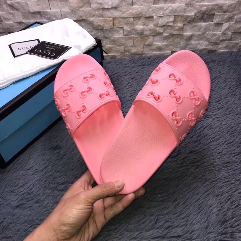 Gucci Gummi-GG-Slide-Sandale in Rosa - EUR FASHION