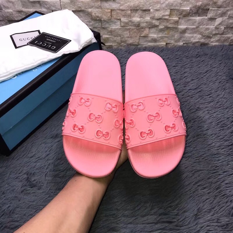 Gucci Gummi-GG-Slide-Sandale in Rosa - EUR FASHION