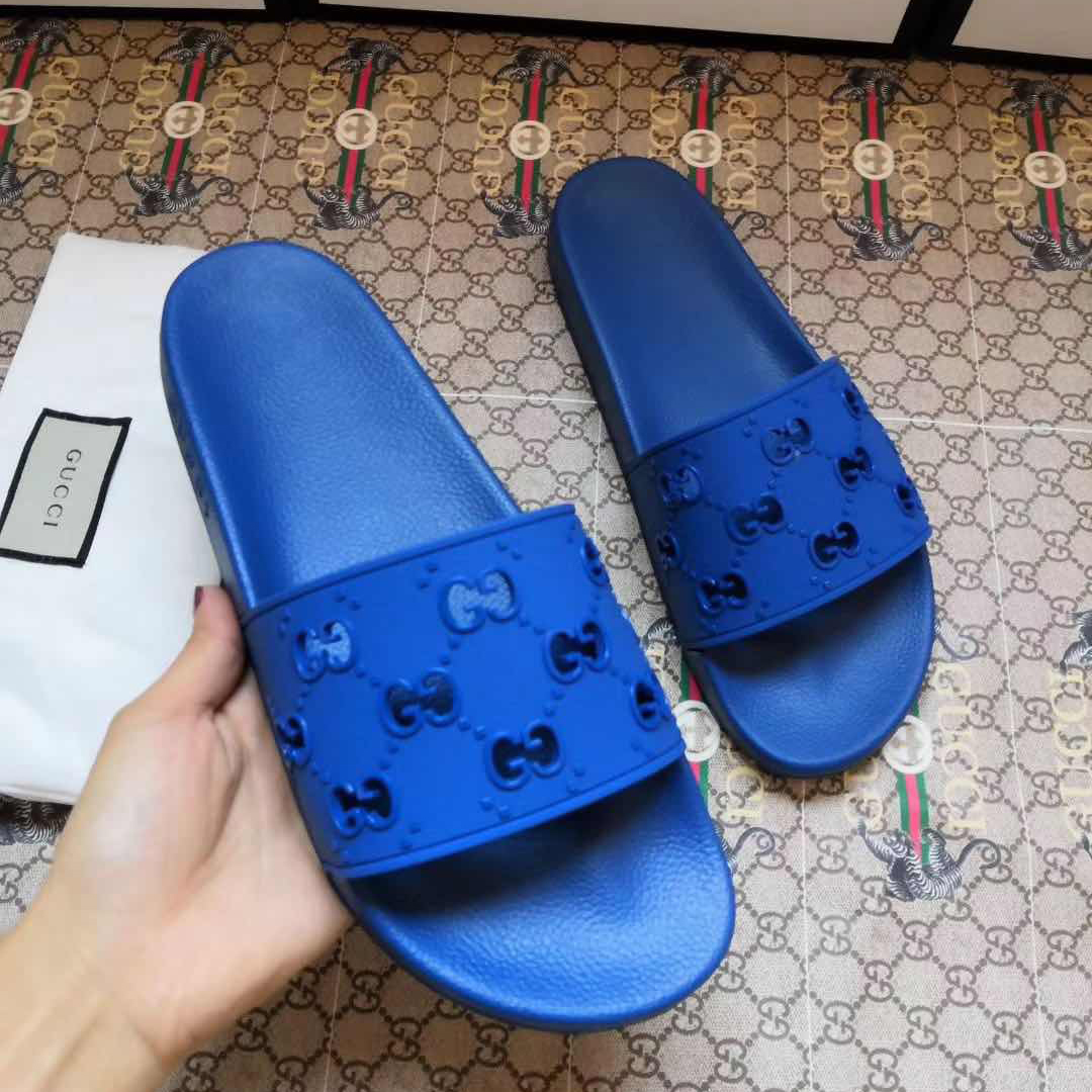 Gucci Gummi-GG-Slide-Sandale in Blau - EUR FASHION