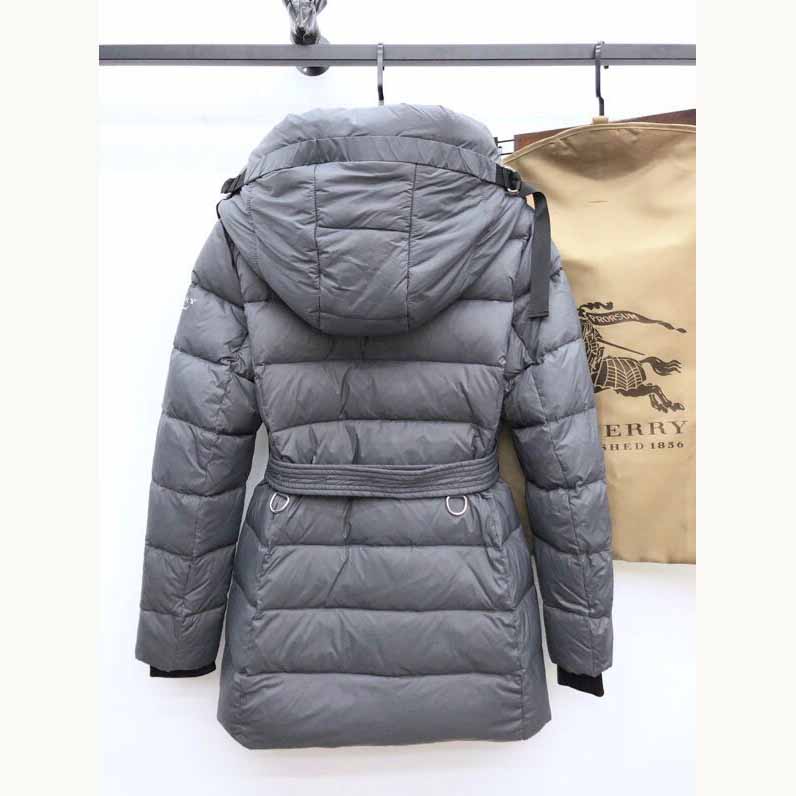 Burberry Daunenjacke mit Gürtel - EUR FASHION