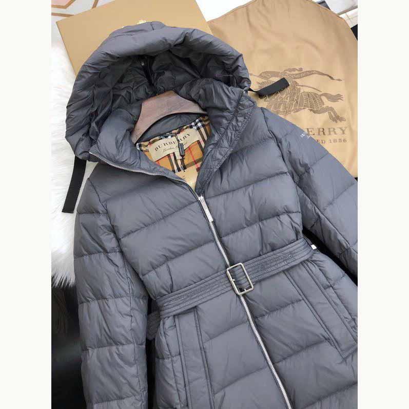 Burberry Daunenjacke mit Gürtel - EUR FASHION