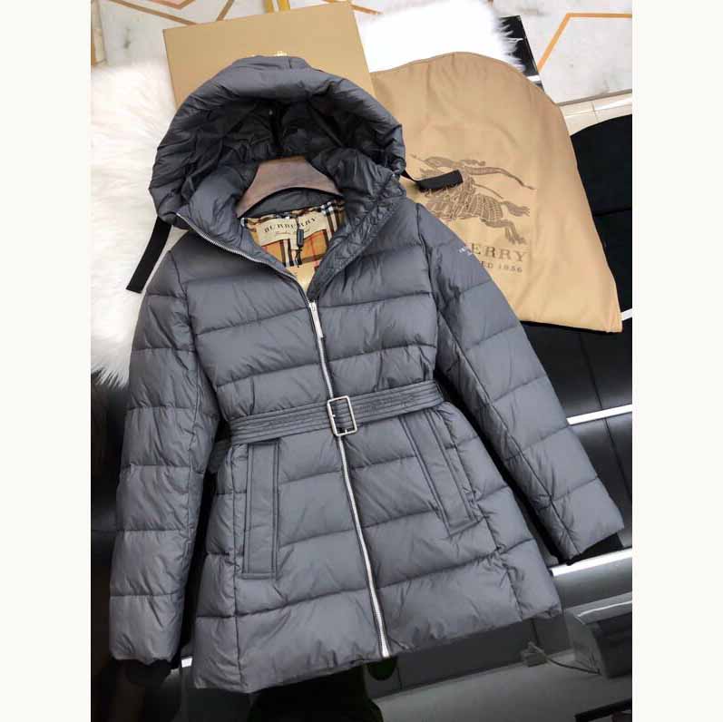 Burberry Daunenjacke mit Gürtel - EUR FASHION