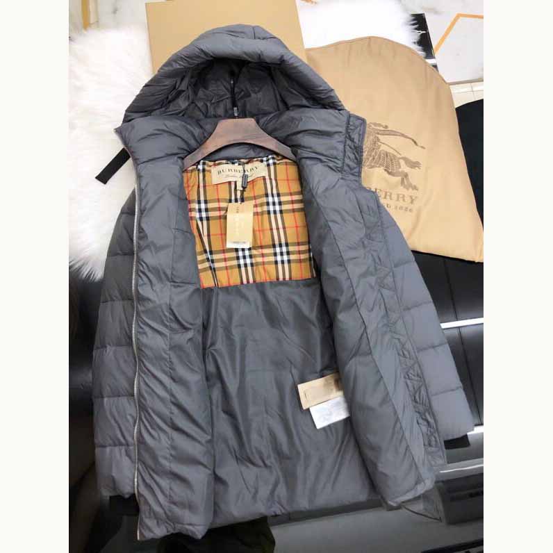 Burberry Daunenjacke mit Gürtel - EUR FASHION