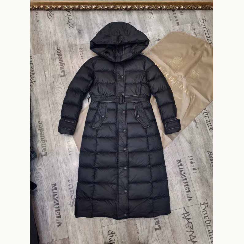 Lange Daunenjacke mit Gürtel von Burberry - EUR FASHION