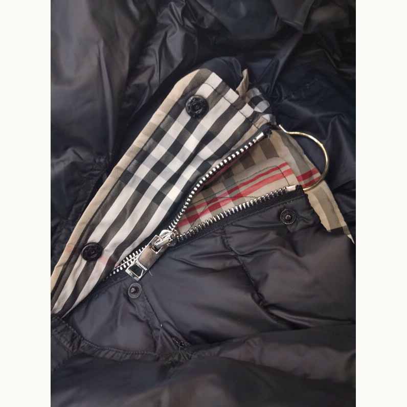 Lange Daunenjacke mit Gürtel von Burberry - EUR FASHION