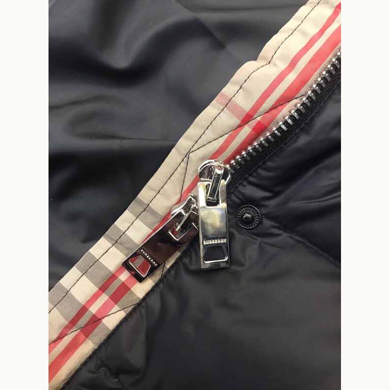 Lange Daunenjacke mit Gürtel von Burberry - EUR FASHION