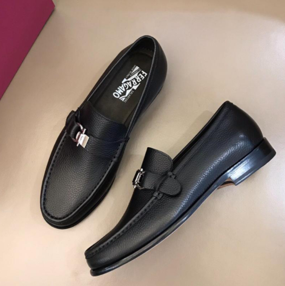 Schwarze Schuhe von Ferragamo - EUR FASHION