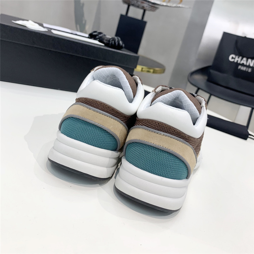 Chanel Low-Top-Leuchtsneaker (Grün und Braun) - EUR FASHION