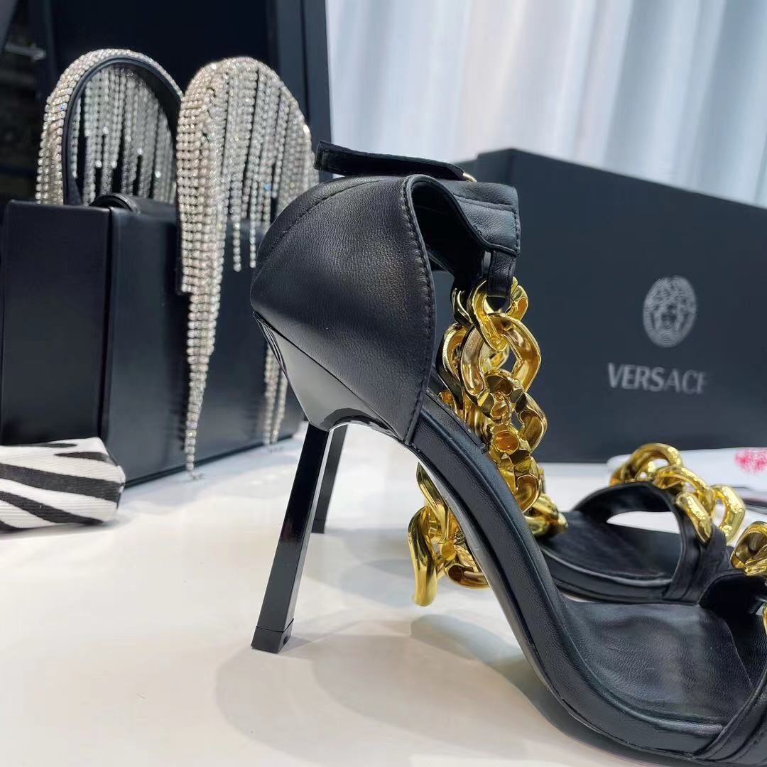 Versace Sandalen aus Nappaleder mit Medusa-Kette (9,5 cm) - EUR FASHION
