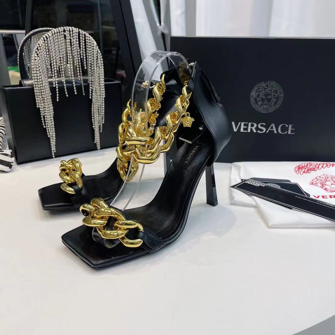 Versace Sandalen aus Nappaleder mit Medusa-Kette (9,5 cm) - EUR FASHION