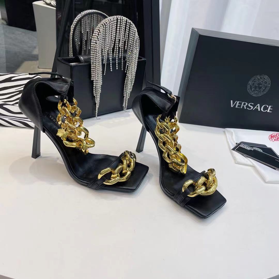 Versace Sandalen aus Nappaleder mit Medusa-Kette (9,5 cm) - EUR FASHION