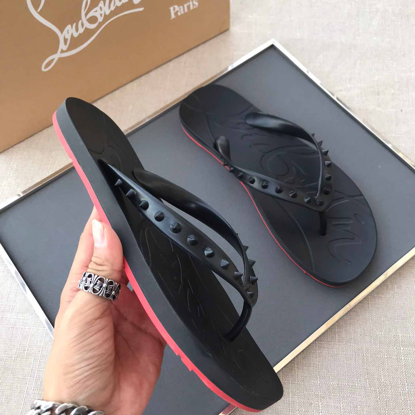Christian Louboutin CL Loubi Flip Schwarzes PVC - EUR FASHION