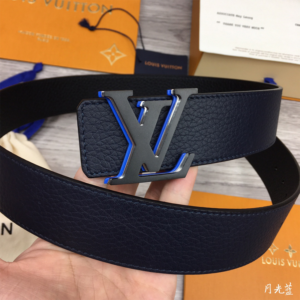 Louis Vuitton 40 mm Gürtel in Schwarz mit blauer Schnalle - EUR FASHION