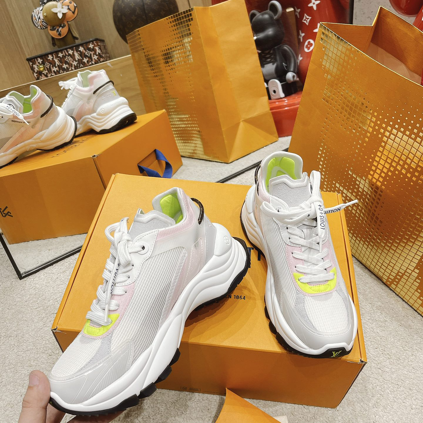 Louis Vuitton Run 55 Sneaker in Grau - EUR FASHION
