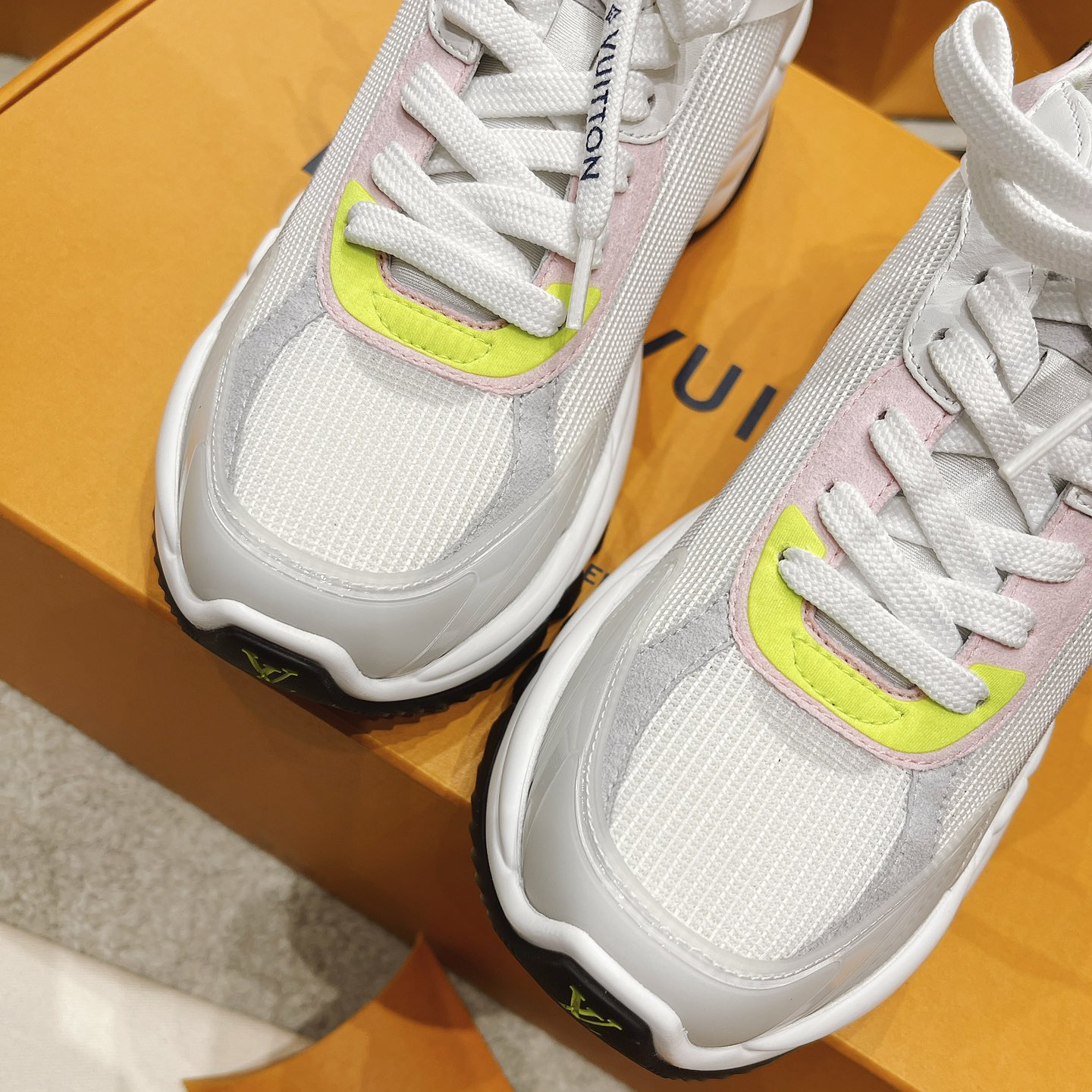 Louis Vuitton Run 55 Sneaker in Grau - EUR FASHION