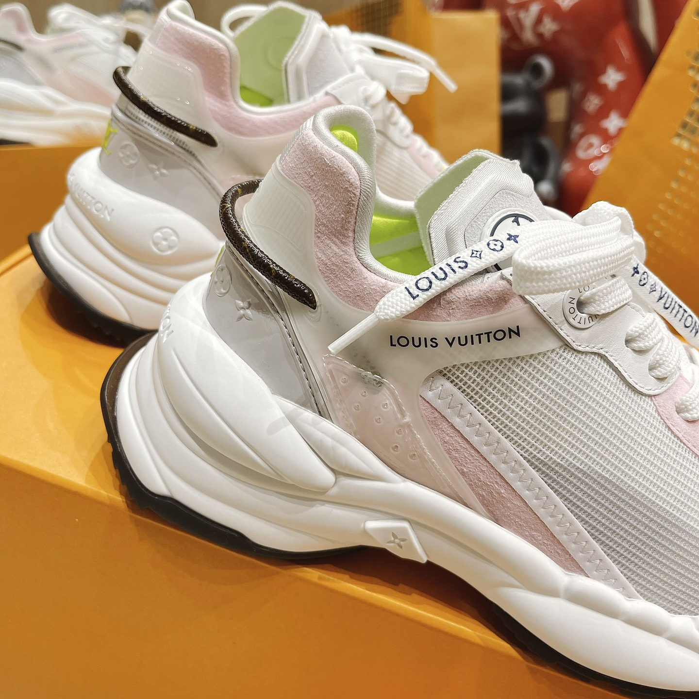 Louis Vuitton Run 55 Sneaker in Grau - EUR FASHION