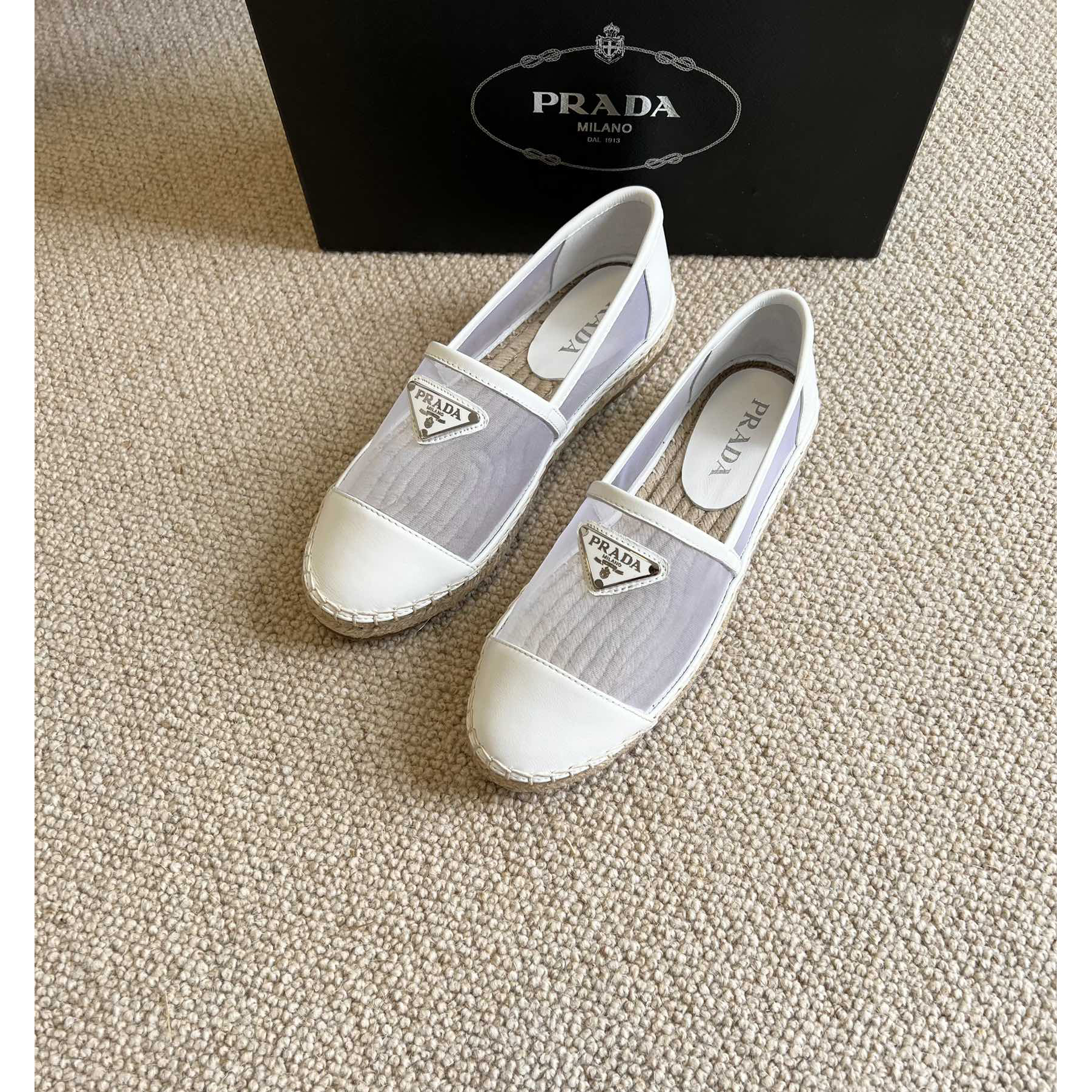 Weiße Loafer von Prada mit Logo für Damen - EUR FASHION