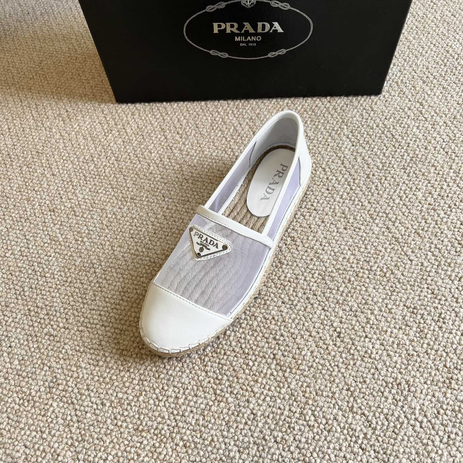 Weiße Loafer von Prada mit Logo für Damen - EUR FASHION