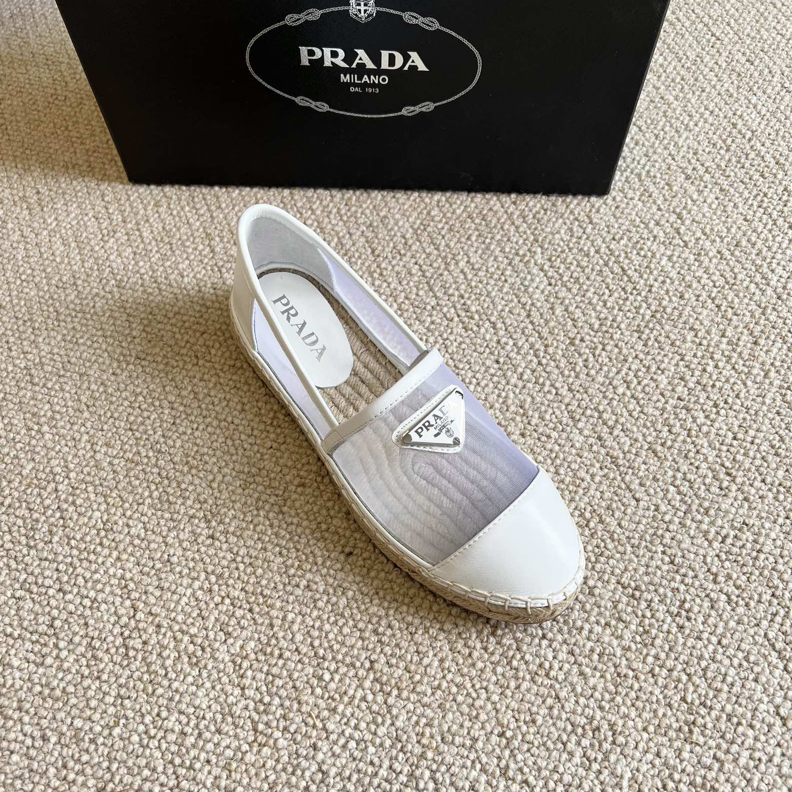 Weiße Loafer von Prada mit Logo für Damen - EUR FASHION