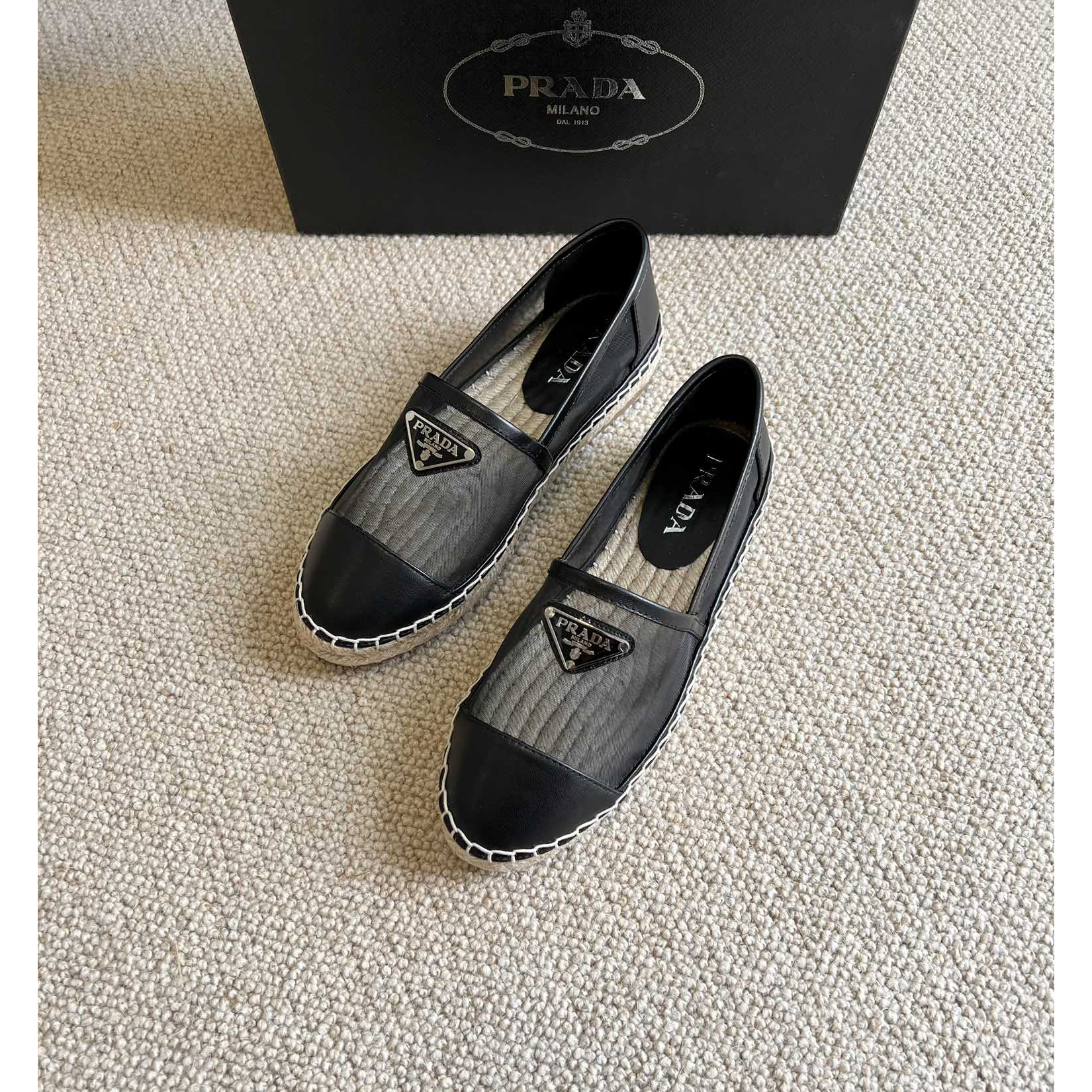 Schwarze Prada-Loafer mit Logo für Damen - EUR FASHION