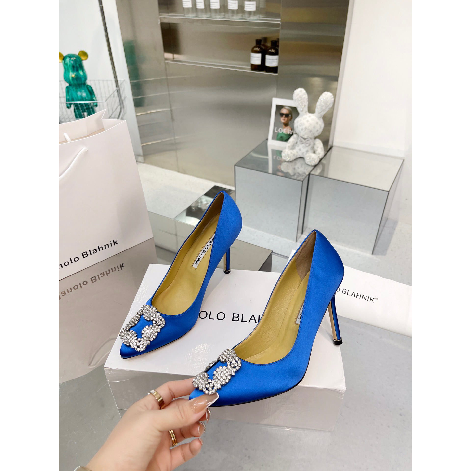 Blaue Hangisi-Pumps von Manolo Blahnik mit Schnalle - EUR FASHION