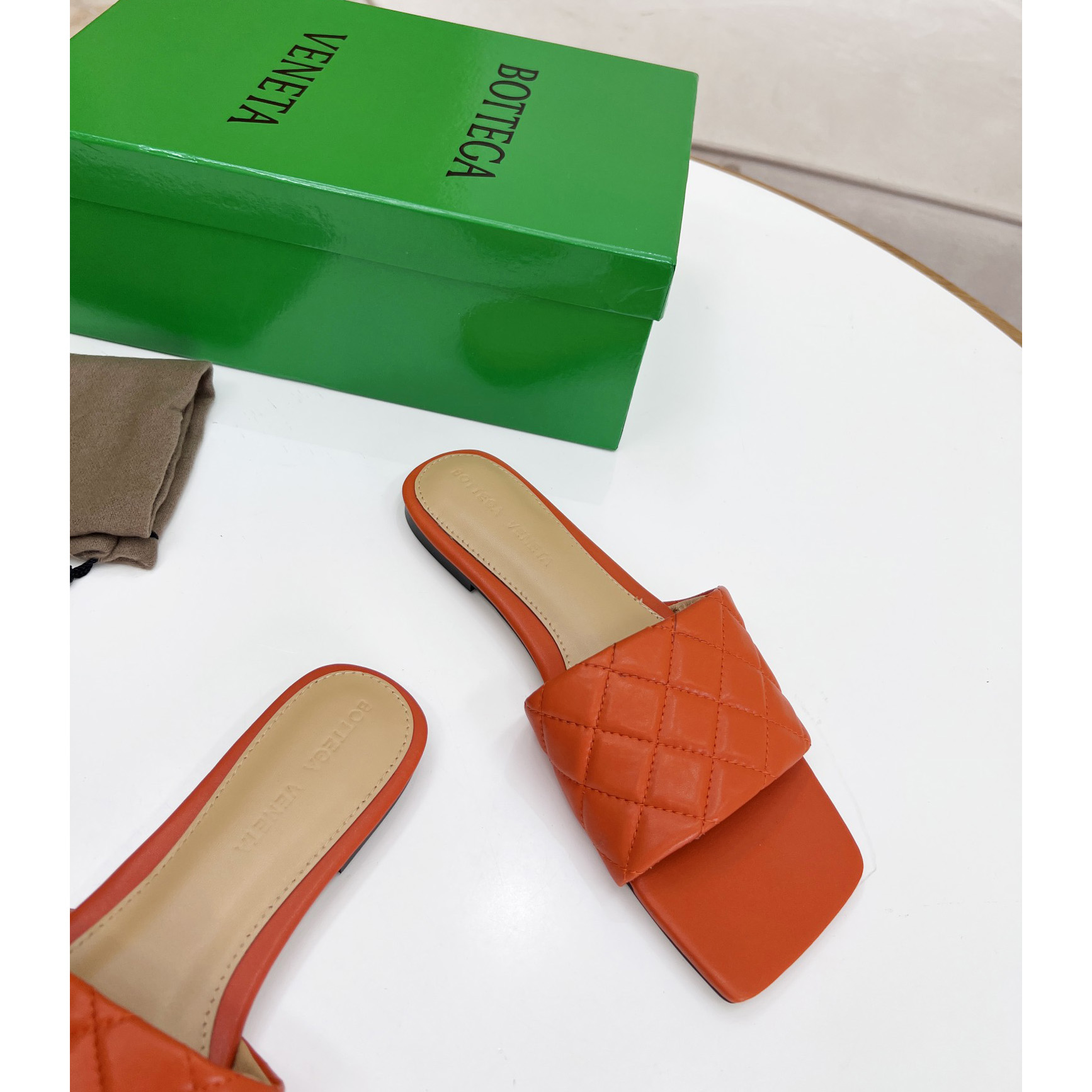 Bottega Veneta gepolsterte Ledersandalen - EUR FASHION