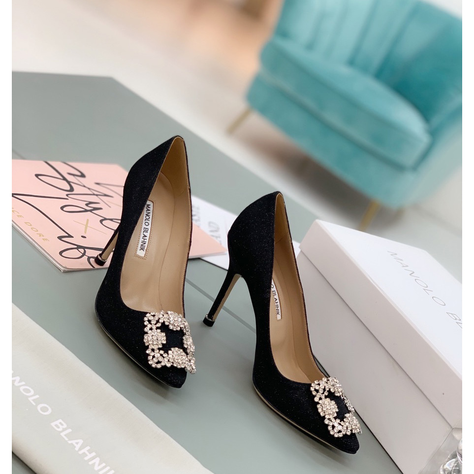 Manolo Blahnik Schwarze Hangisi-Pumps mit Schnalle - EUR FASHION