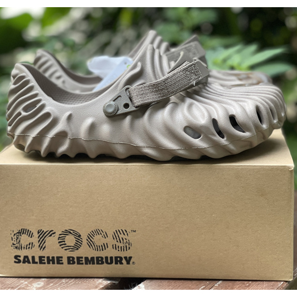 Salehe Bembury × CrocsPollex Clog „Cucumber“ - EUR FASHION