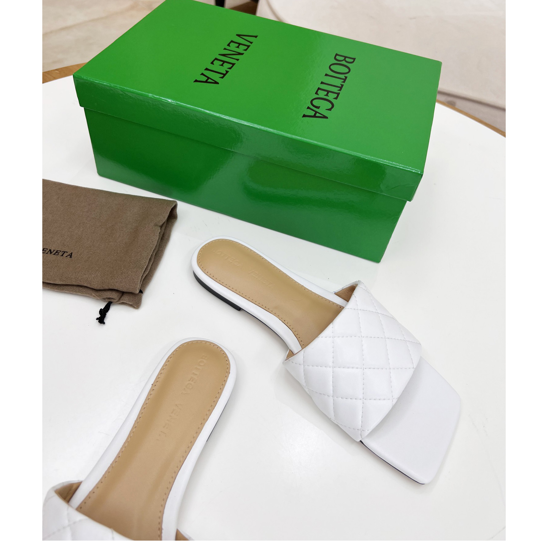 Bottega Veneta gepolsterte Ledersandalen - EUR FASHION