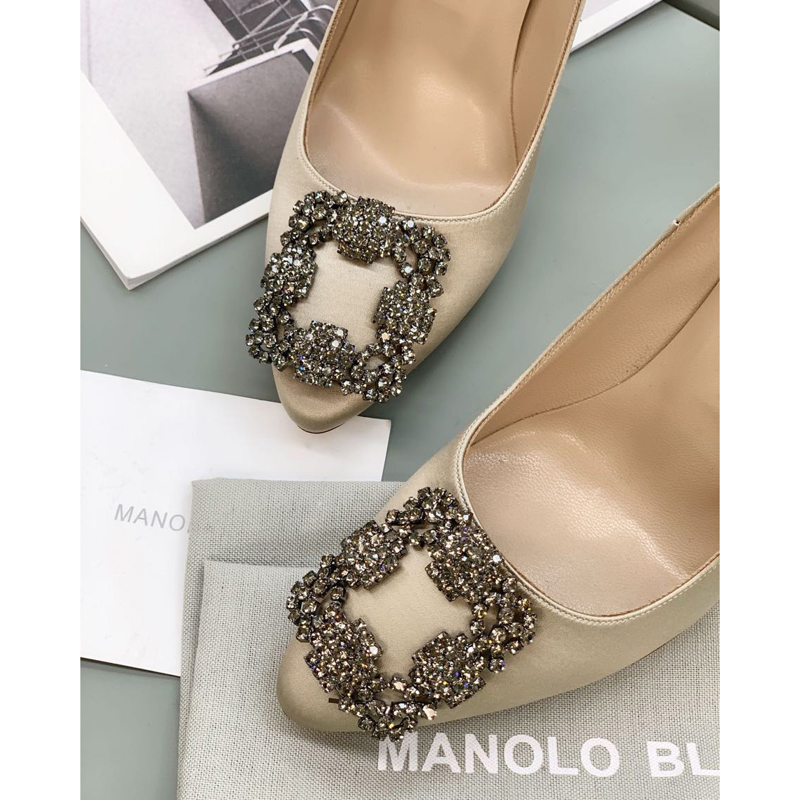 Beige Hangisi-Pumps von Manolo Blahnik mit Schnalle - EUR FASHION