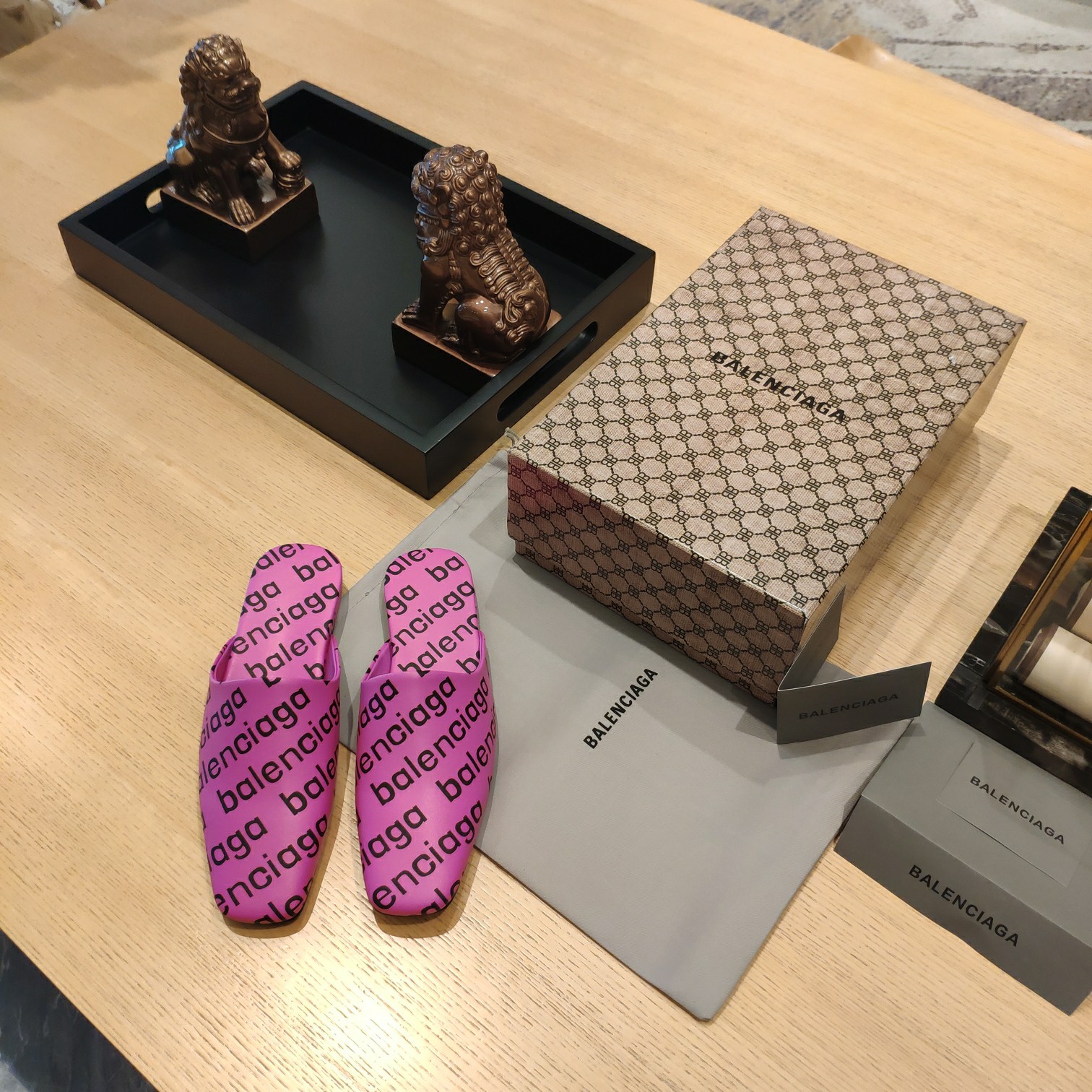 Rückenfreie Loafer aus Leder mit Balenciaga-Logo - EUR FASHION