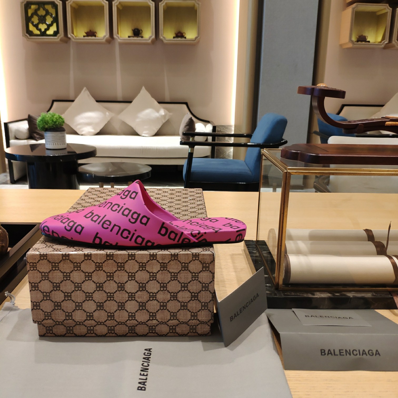 Rückenfreie Loafer aus Leder mit Balenciaga-Logo - EUR FASHION