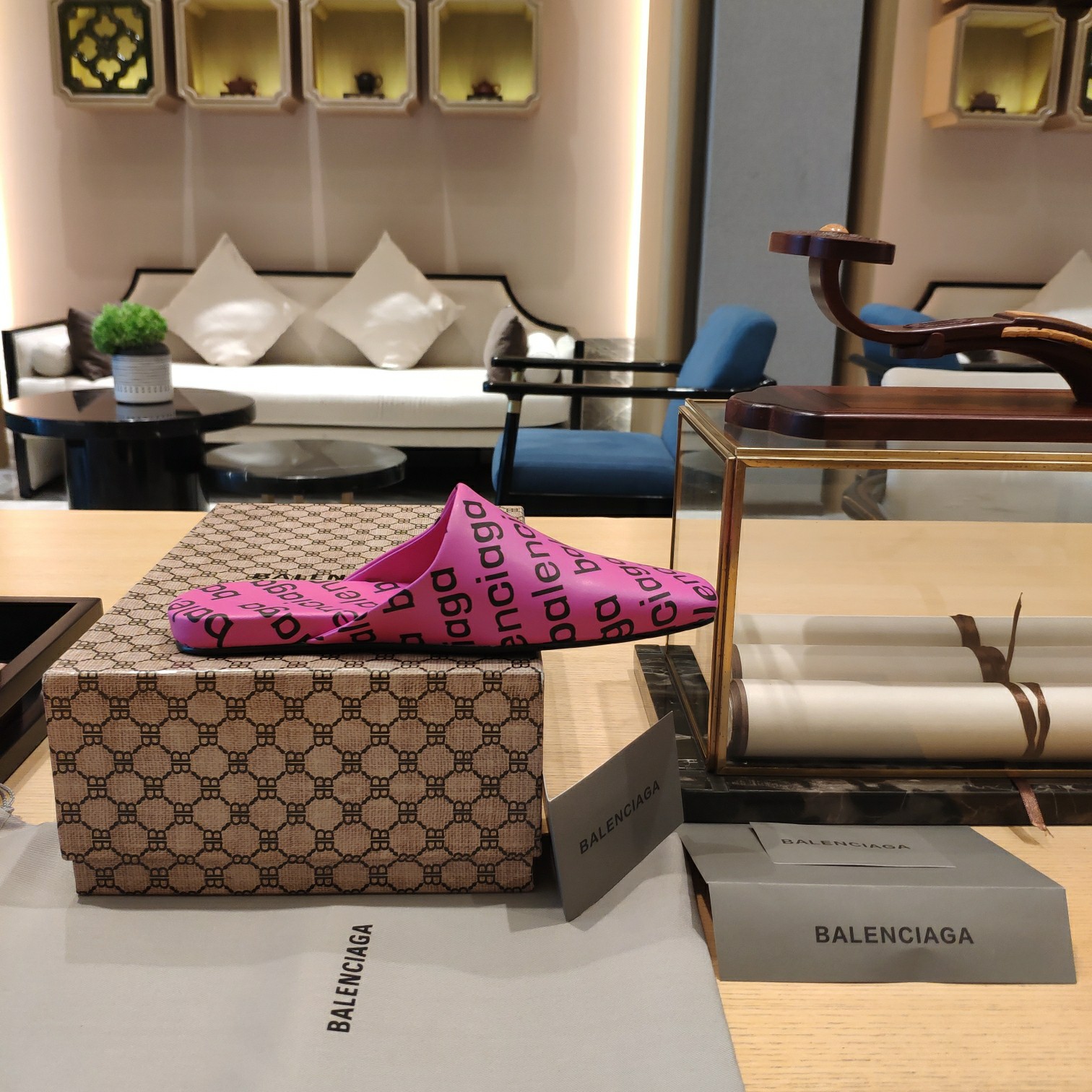 Rückenfreie Loafer aus Leder mit Balenciaga-Logo - EUR FASHION