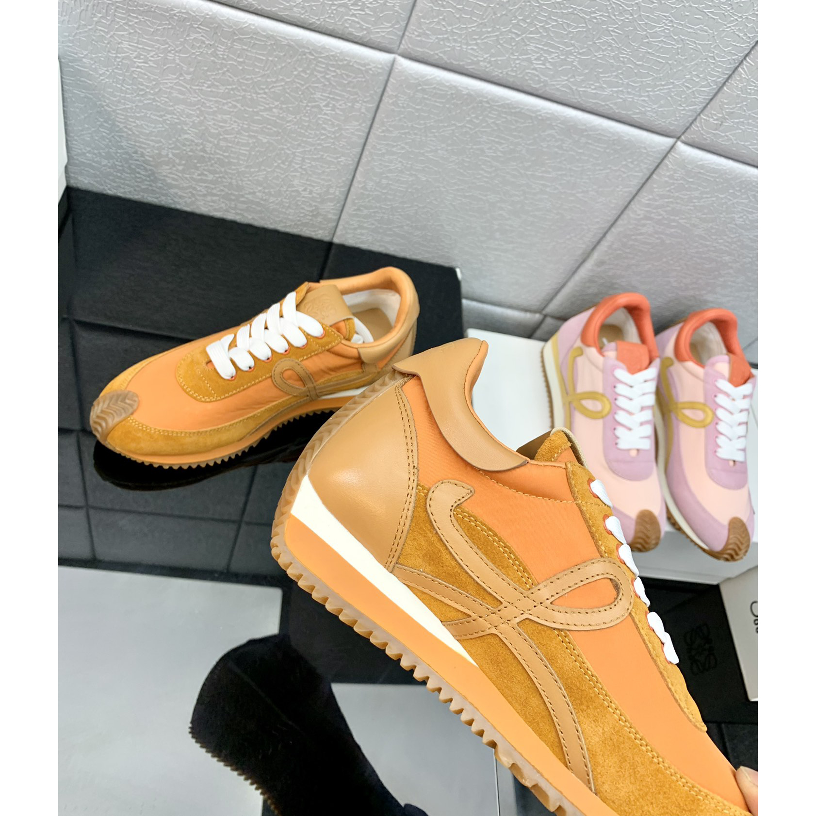 Loewe Flow Runner aus technischem Mesh und Wildleder - EUR FASHION