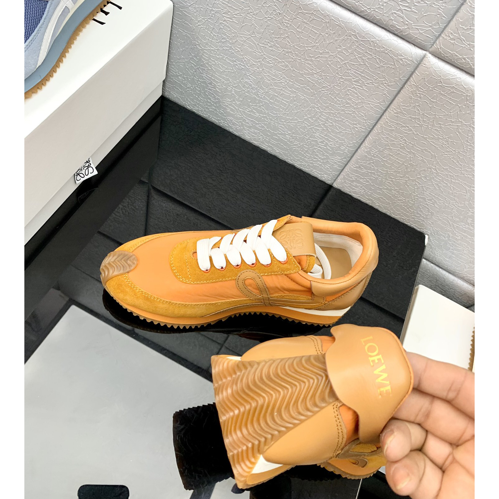 Loewe Flow Runner aus technischem Mesh und Wildleder - EUR FASHION