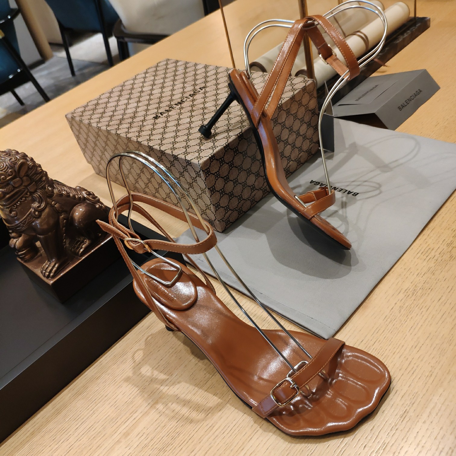 Balenciaga-Logo-Sandalen mit hohen Absätzen (7 cm) - EUR FASHION