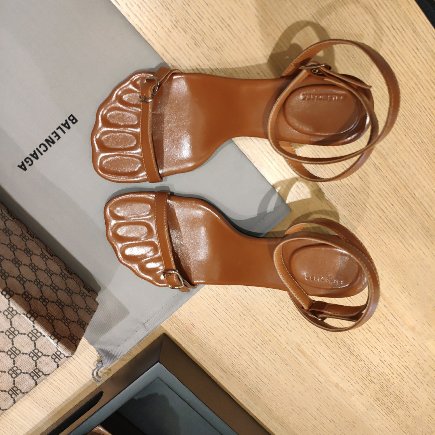 Balenciaga-Logo-Sandalen mit hohen Absätzen (7 cm) - EUR FASHION