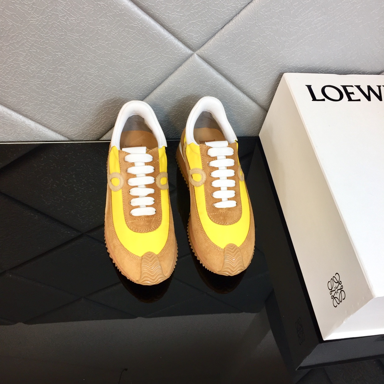 Loewe Flow Runner aus Kalbsleder - EUR FASHION
