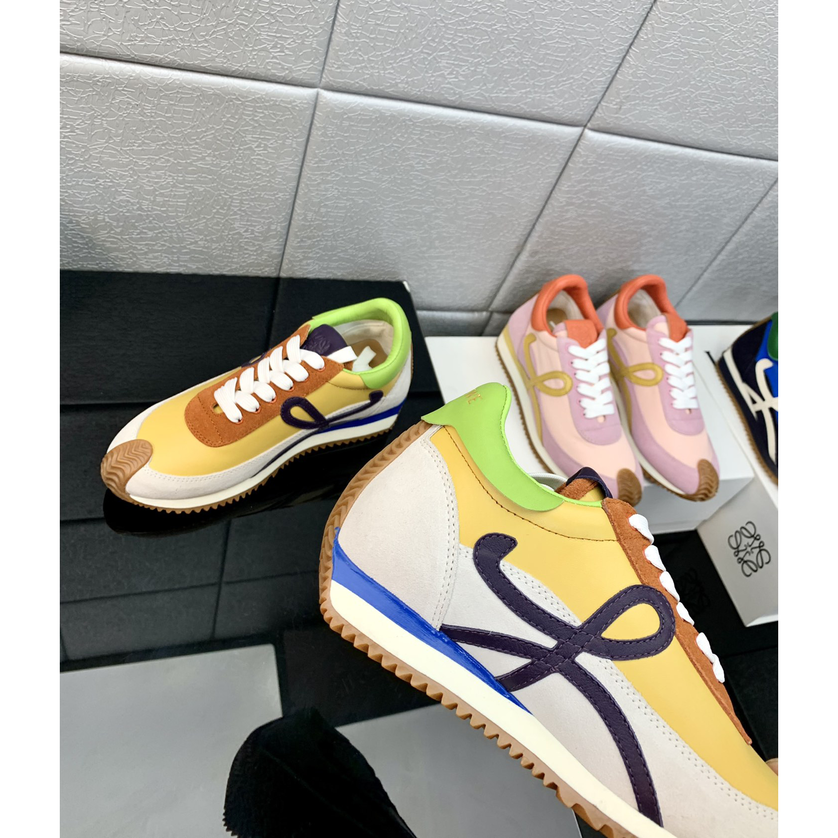 Loewe Flow Runner aus technischem Mesh und Wildleder - EUR FASHION