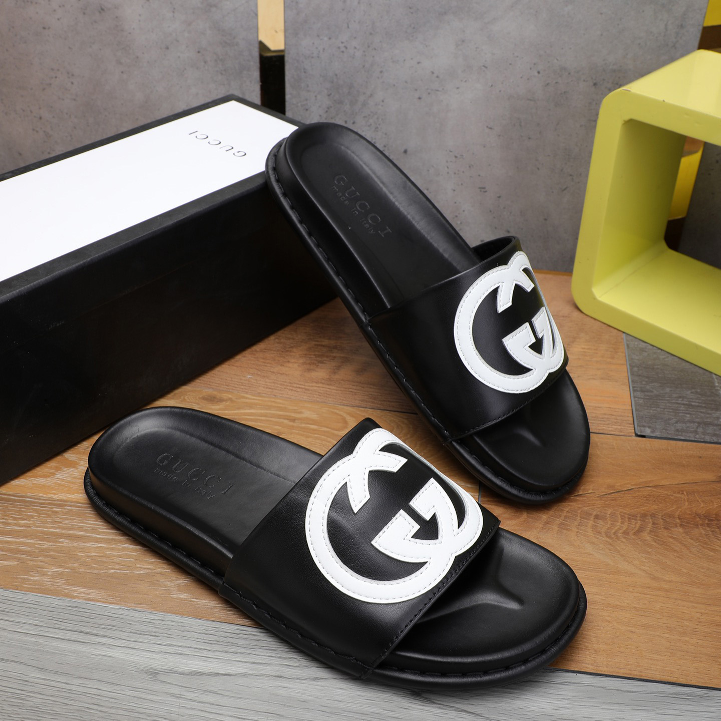 Gucci GG Gummi-Slide-Sandale - EUR FASHION