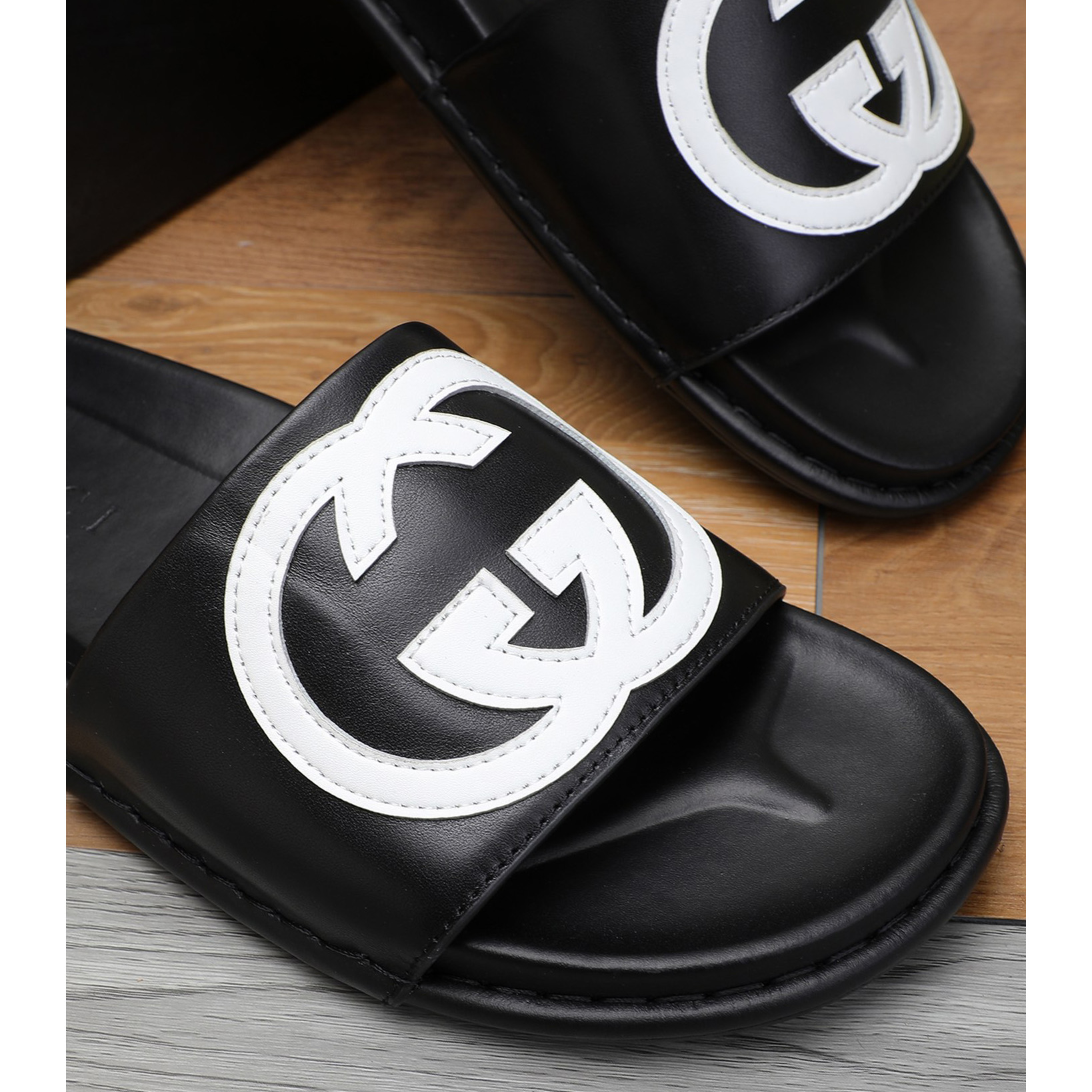 Gucci GG Gummi-Slide-Sandale - EUR FASHION