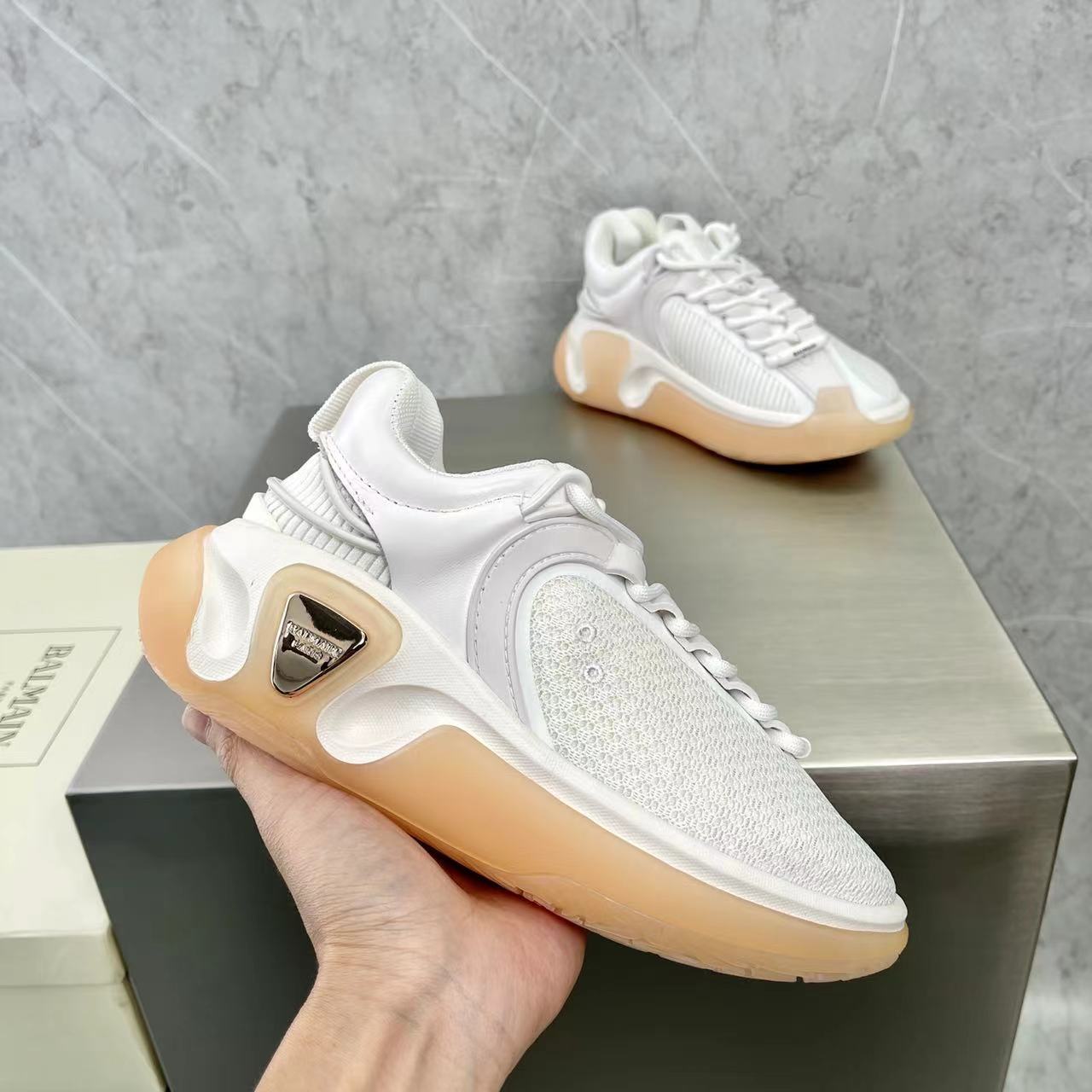 Zweifarbige B-Runner-Sneaker aus Gummileder und Mesh von Balmain - EUR FASHION