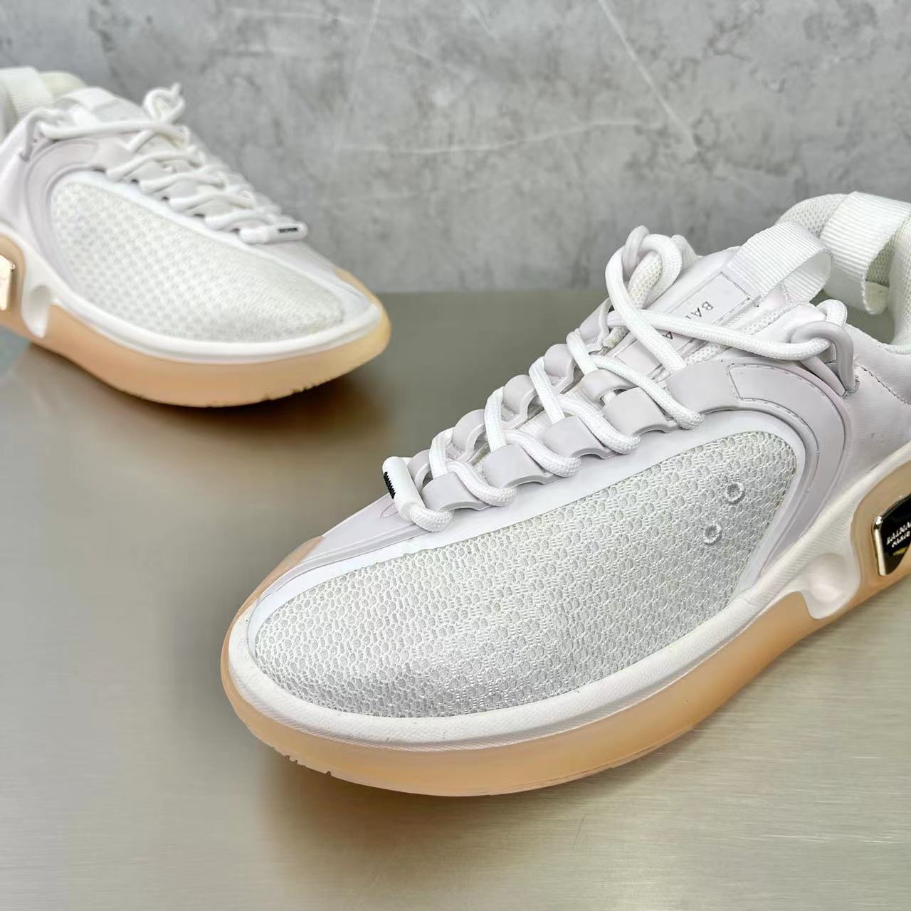 Zweifarbige B-Runner-Sneaker aus Gummileder und Mesh von Balmain - EUR FASHION