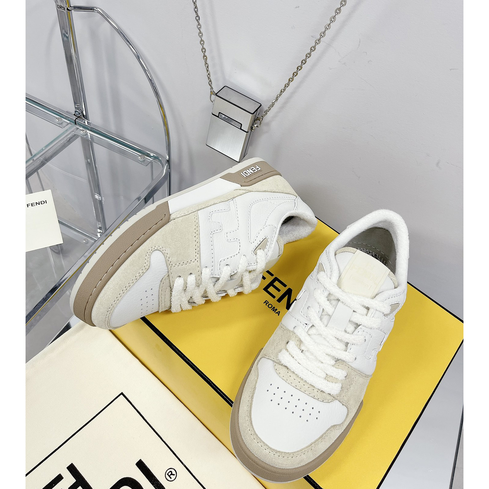 Fendi Match Low-Top-Sneaker aus weißem Wildleder (in britischer Größe) - EUR FASHION