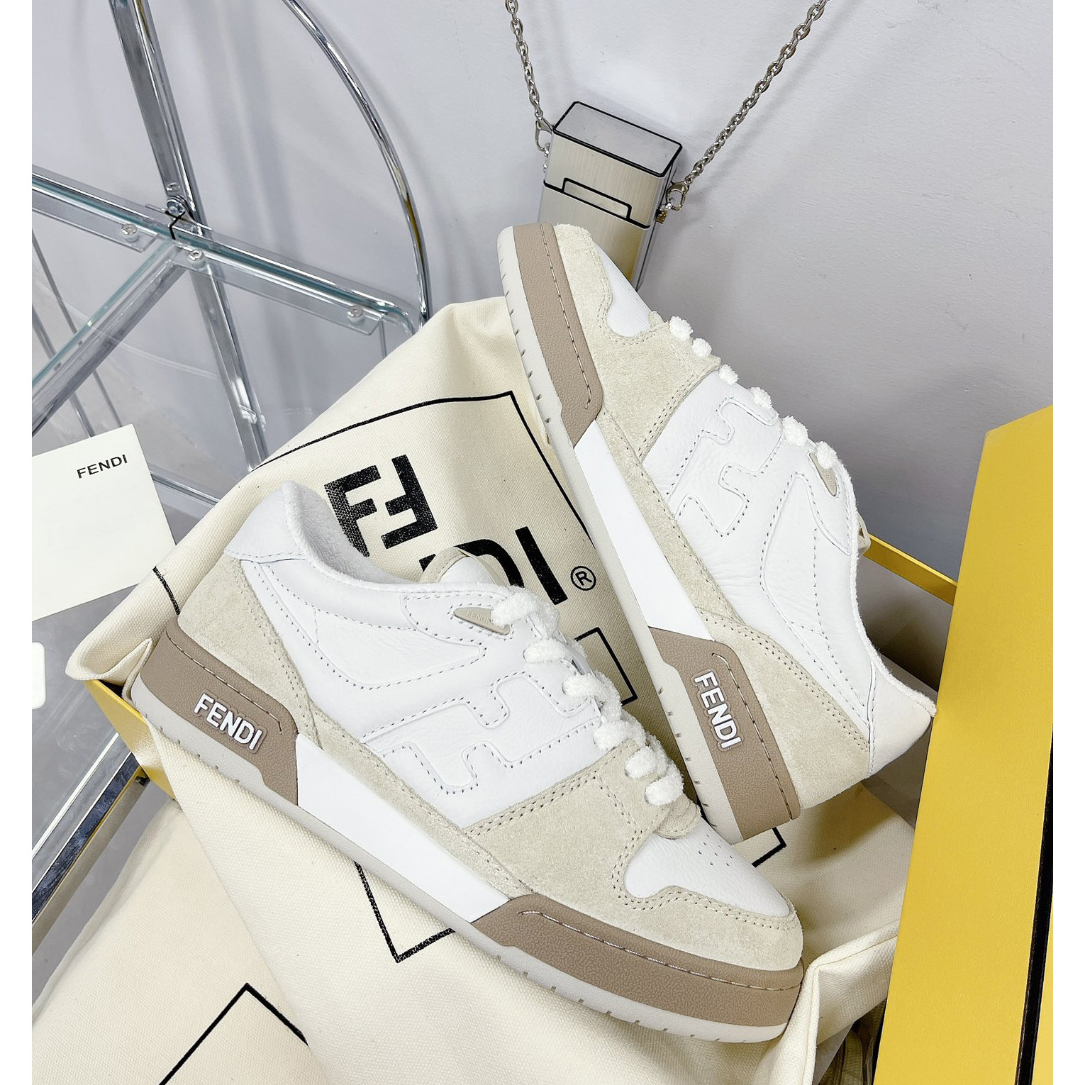 Fendi Match Low-Top-Sneaker aus weißem Wildleder (in britischer Größe) - EUR FASHION