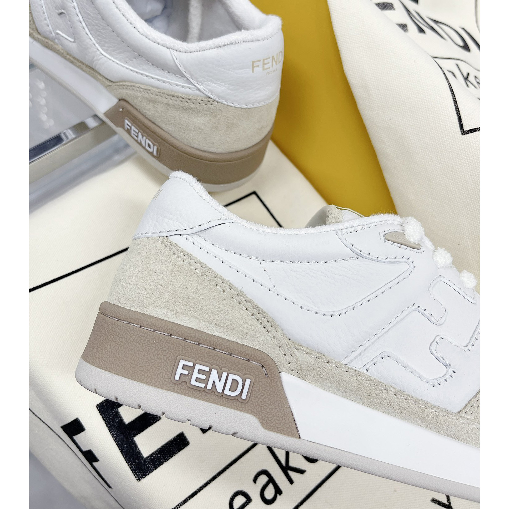 Fendi Match Low-Top-Sneaker aus weißem Wildleder (in britischer Größe) - EUR FASHION