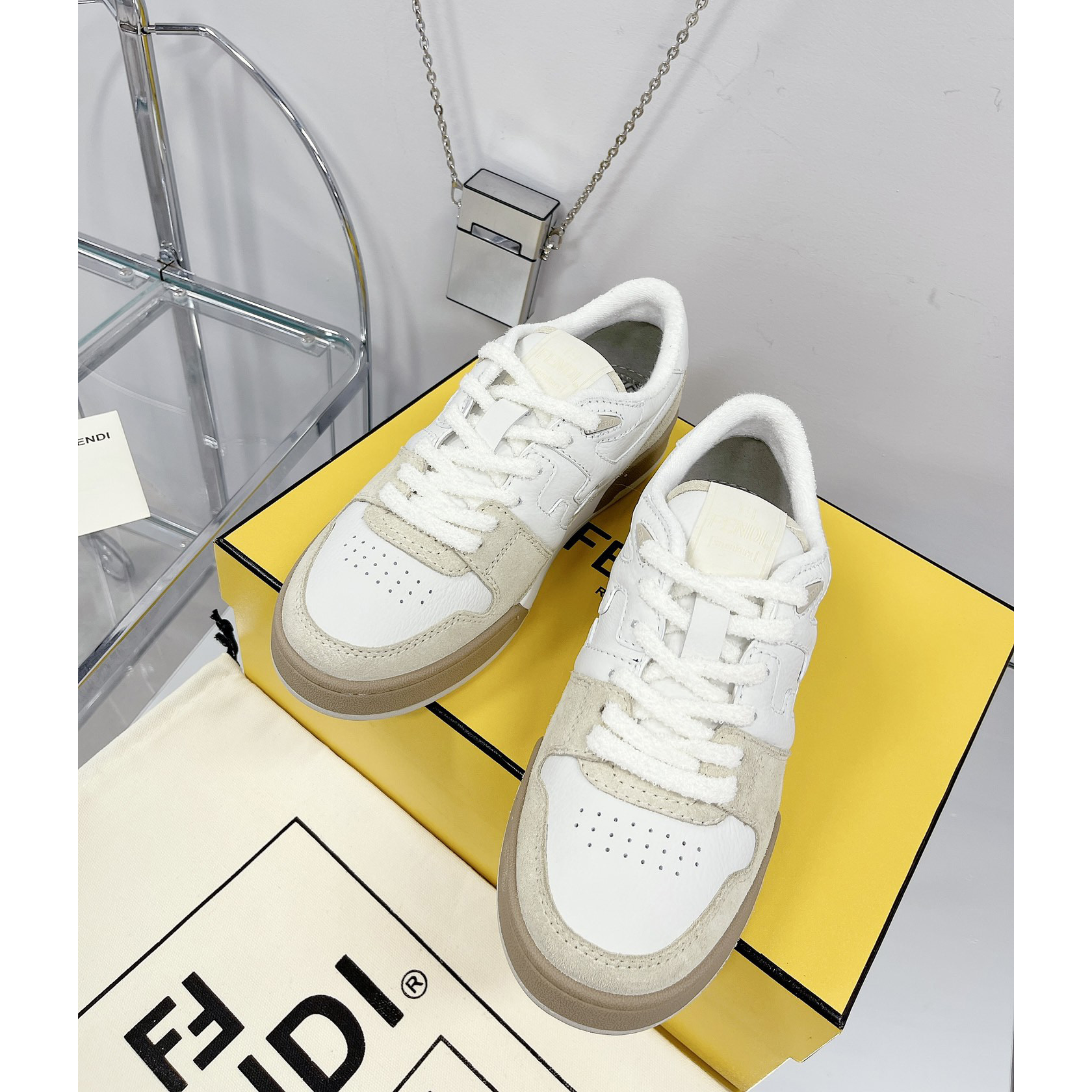 Fendi Match Low-Top-Sneaker aus weißem Wildleder (in britischer Größe) - EUR FASHION