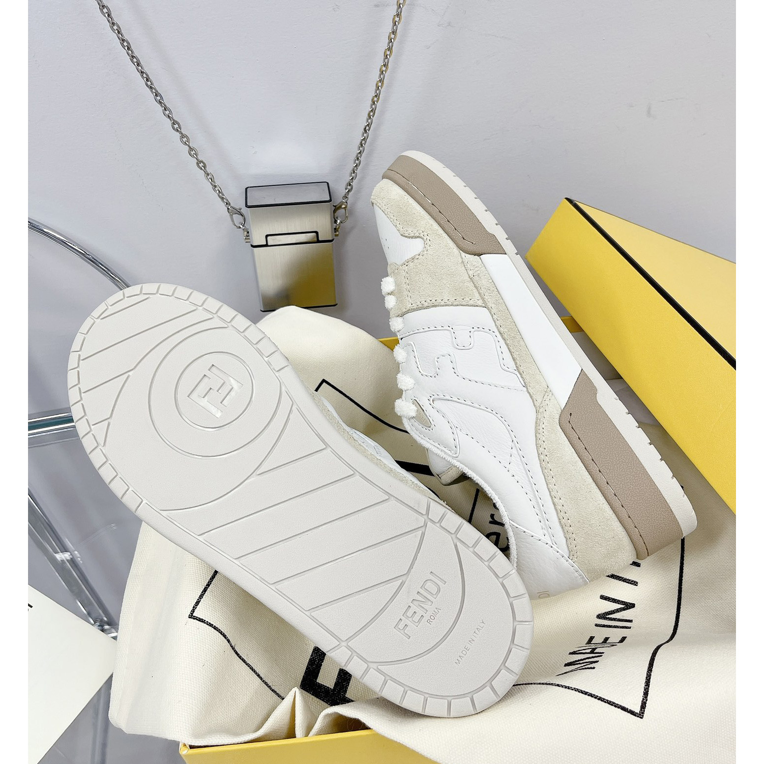 Fendi Match Low-Top-Sneaker aus weißem Wildleder (in britischer Größe) - EUR FASHION